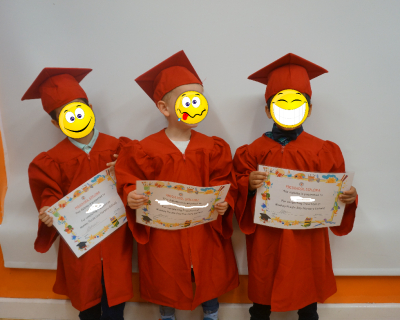 children-with-graduation-certifcates